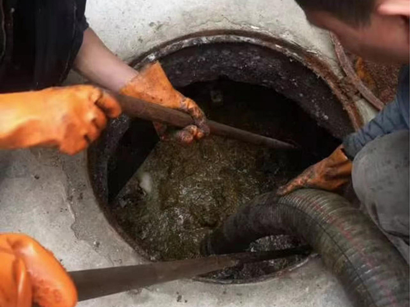 泾川清理化粪池时如何避免沼气的危害?